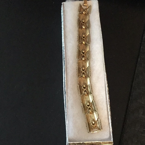 Multi-Color Stones in Gold, New Bracelet. - Picture 2 of 3